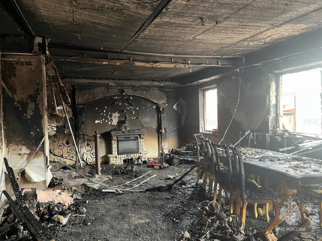 Шахтинские огнеборцы спасли на пожаре пятерых человек